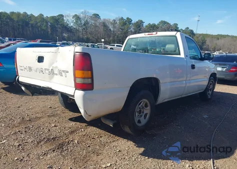 2000 Chevrolet Silverado 1500 z USA, uszkodzony, nr VIN 1GCEC14V2YE255188